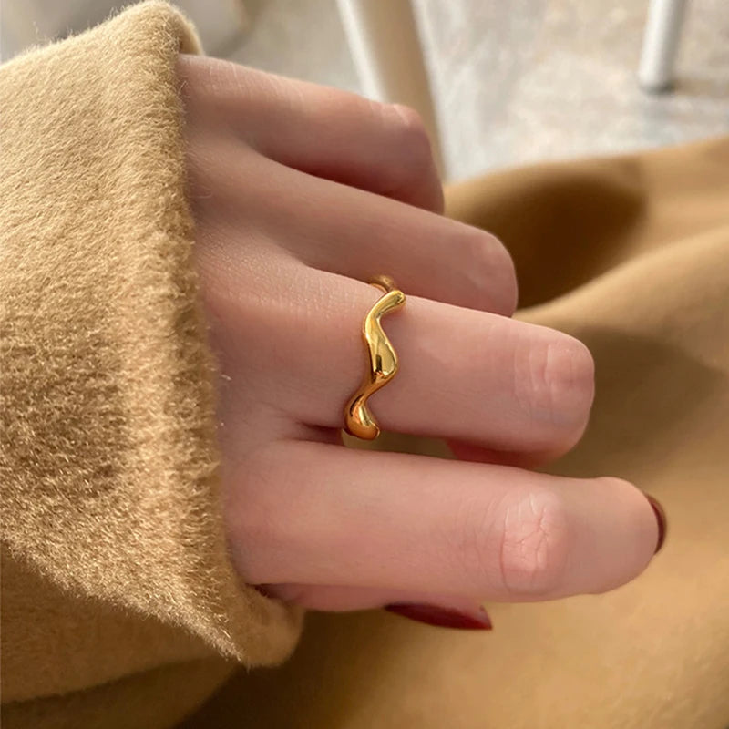 High Quality Waterproof Stainless Steel Wave Signet Rings For Ladies Tarnish Free Jewelry Dainty Thin Bold Rings Gift