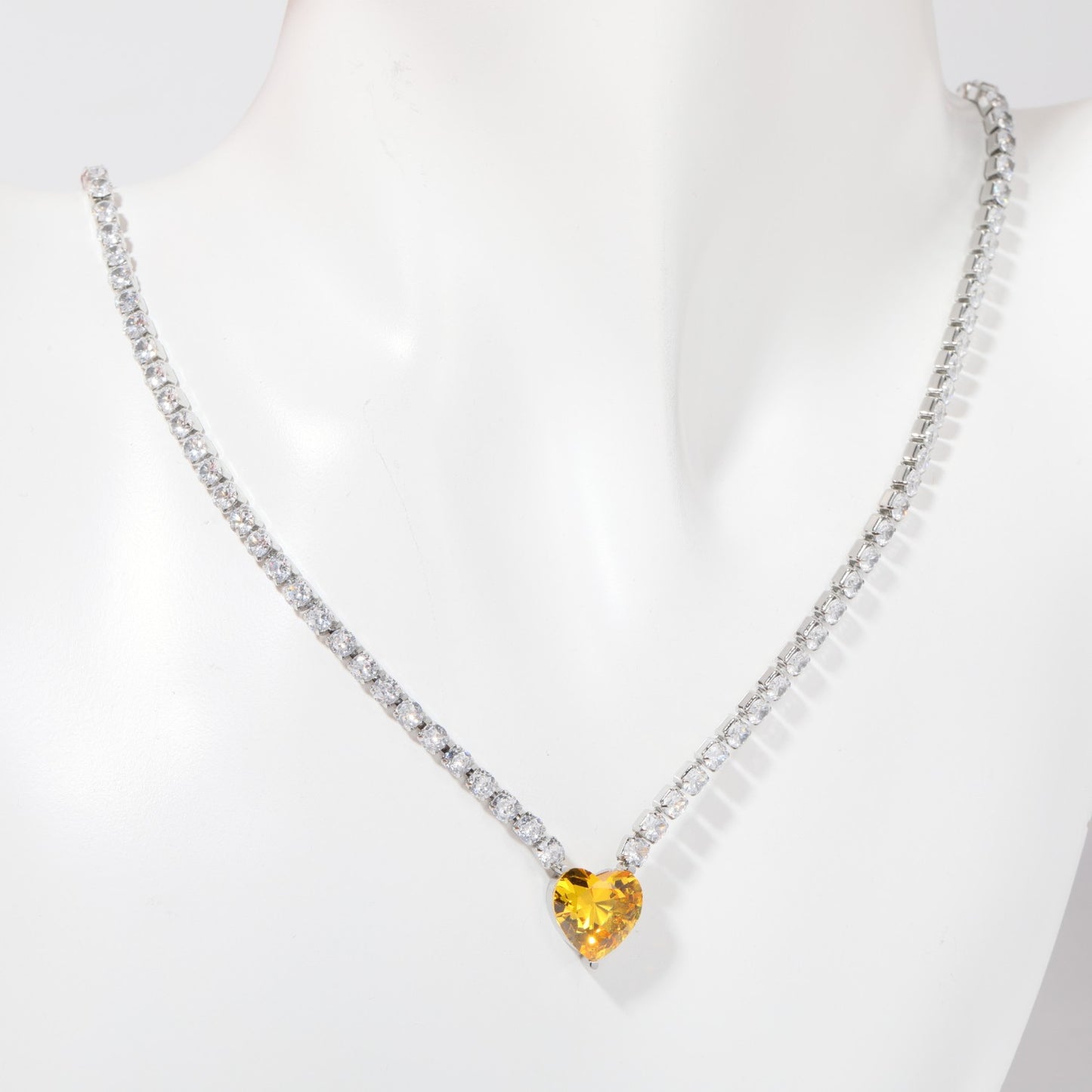 201 Stainless Steel 304 Stainless Steel Gold Plated Simple Style Commute Inlay Solid Color Zircon Pendant Necklace