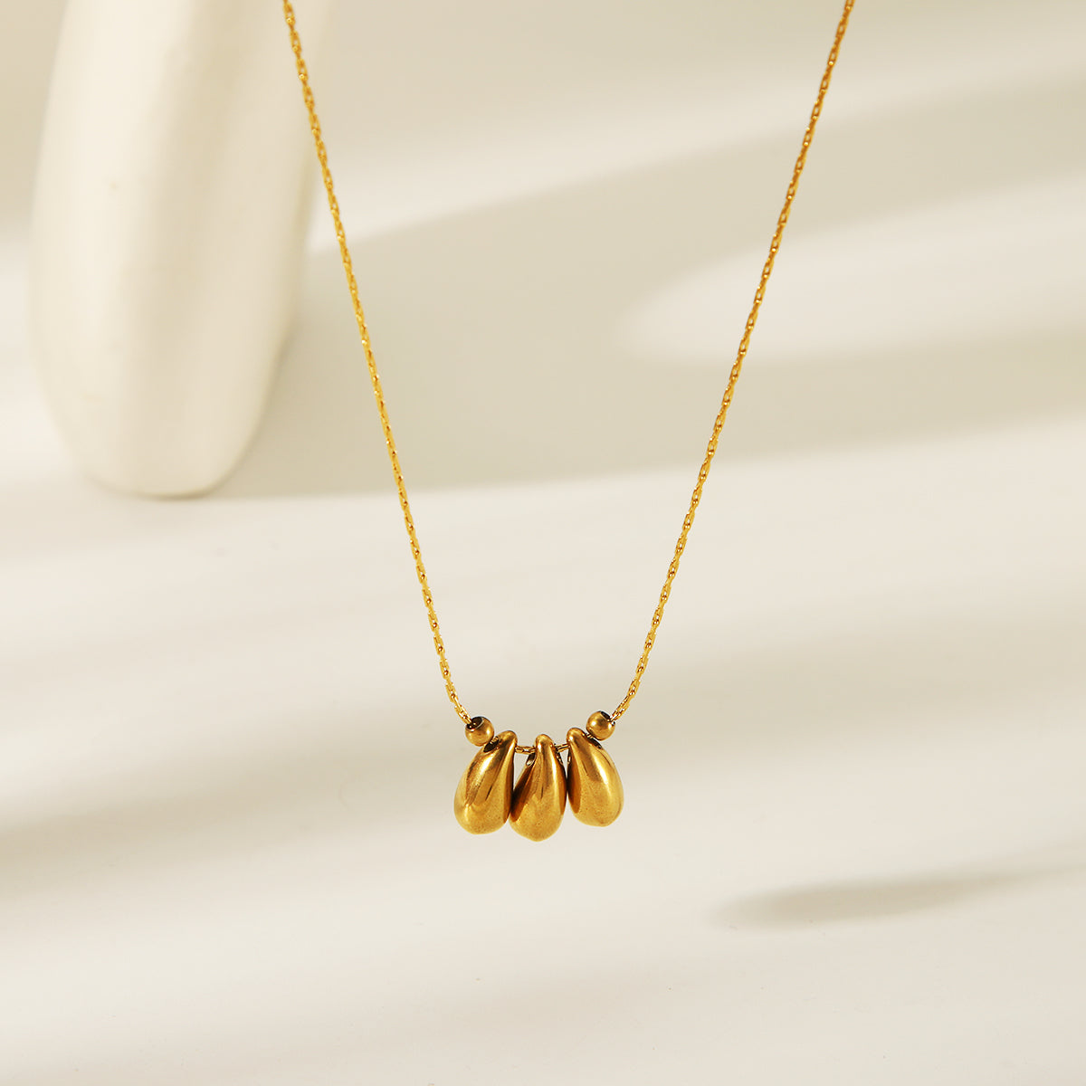 304 Stainless Steel 18K Gold Plated Vintage Style Exaggerated Formal Water Droplets Pendant Necklace