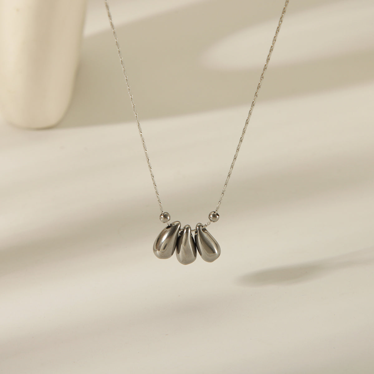 304 Stainless Steel 18K Gold Plated Vintage Style Exaggerated Formal Water Droplets Pendant Necklace