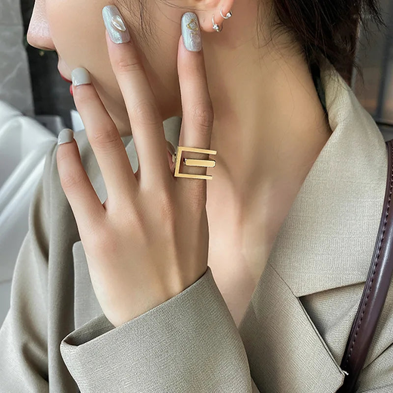 Free Tarnish Stainless Steel Gold-plated Geometric Irregular Rings for Women Vintage Pattern British Style Chunky Jewelry 2024