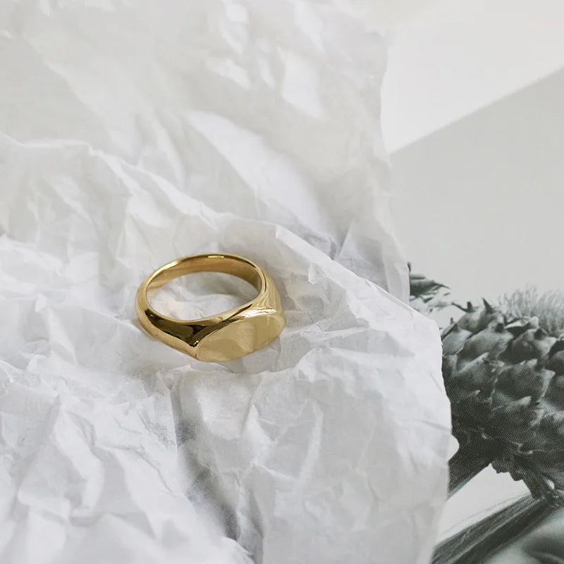 Free Tarnish Stainless Steel Gold-plated Geometric Irregular Rings for Women Vintage Pattern British Style Chunky Jewelry 2024