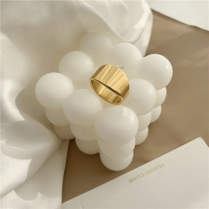 Free Tarnish Stainless Steel Gold-plated Geometric Irregular Rings for Women Vintage Pattern British Style Chunky Jewelry 2024