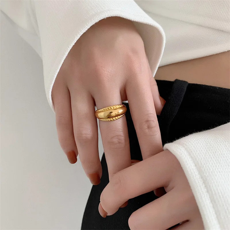 Free Tarnish Stainless Steel Gold-plated Geometric Irregular Rings for Women Vintage Pattern British Style Chunky Jewelry 2024