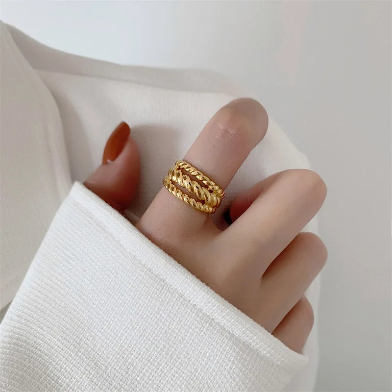 Free Tarnish Stainless Steel Gold-plated Geometric Irregular Rings for Women Vintage Pattern British Style Chunky Jewelry 2024