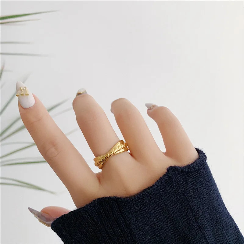 Free Tarnish Stainless Steel Gold-plated Geometric Irregular Rings for Women Vintage Pattern British Style Chunky Jewelry 2024