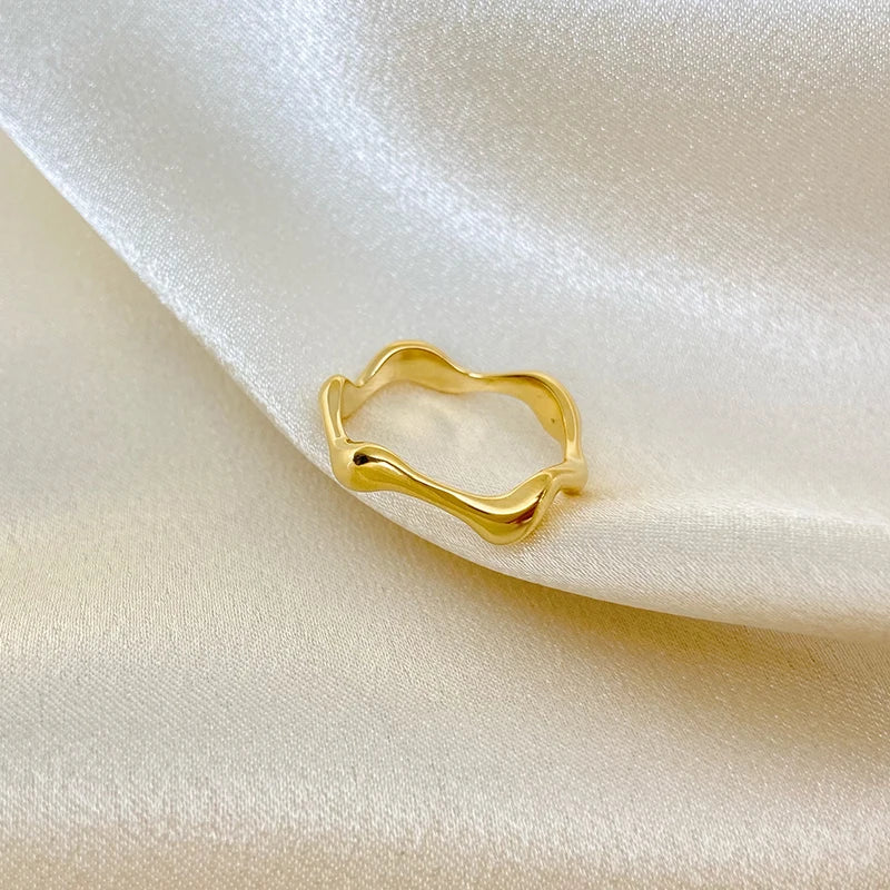 High Quality Waterproof Stainless Steel Wave Signet Rings For Ladies Tarnish Free Jewelry Dainty Thin Bold Rings Gift